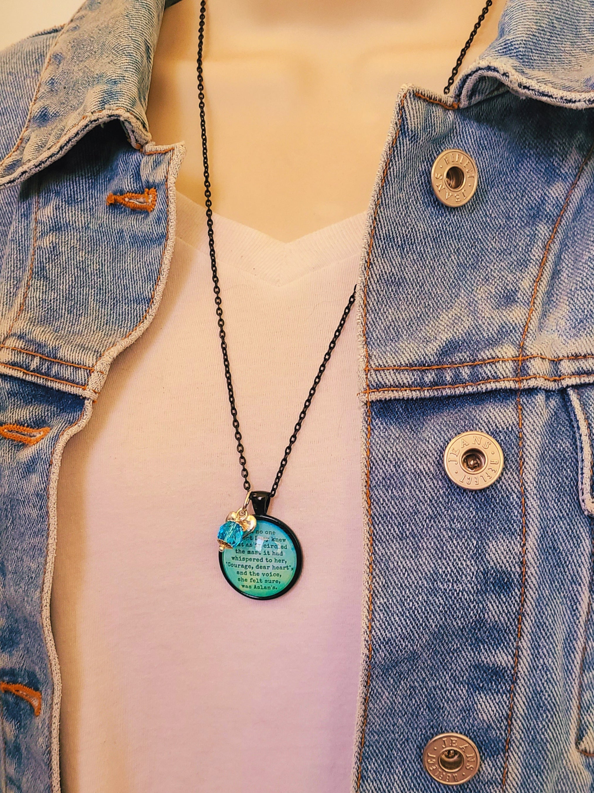 Courage Dear Heart Necklace or Keyring, Aslan Narnia CS Lewis Quote Gift, Encouraging Gift for Her, Handmade Glass Pendant, Personalized Inspirational Gift